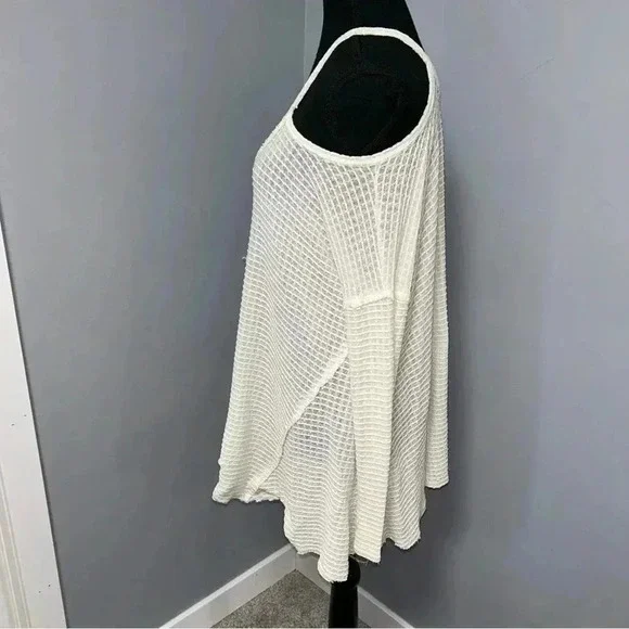 Design Lab Cold Shoulder Top - Picture 2 of 5